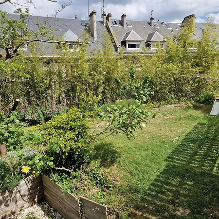Jardin & Terrasse En Coeur De Holiday home *